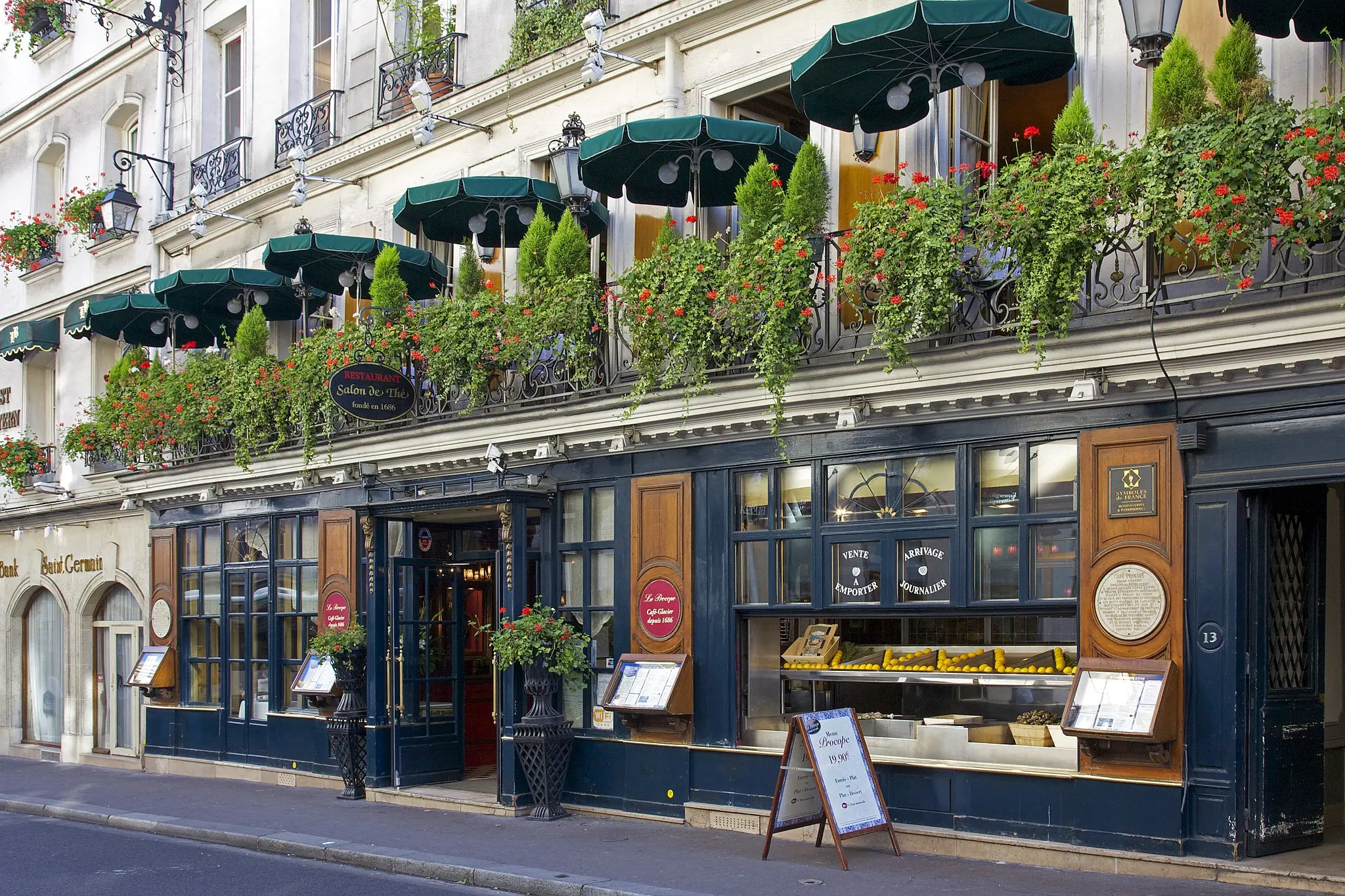 Which is the oldest café in Paris, and what is its historical background?